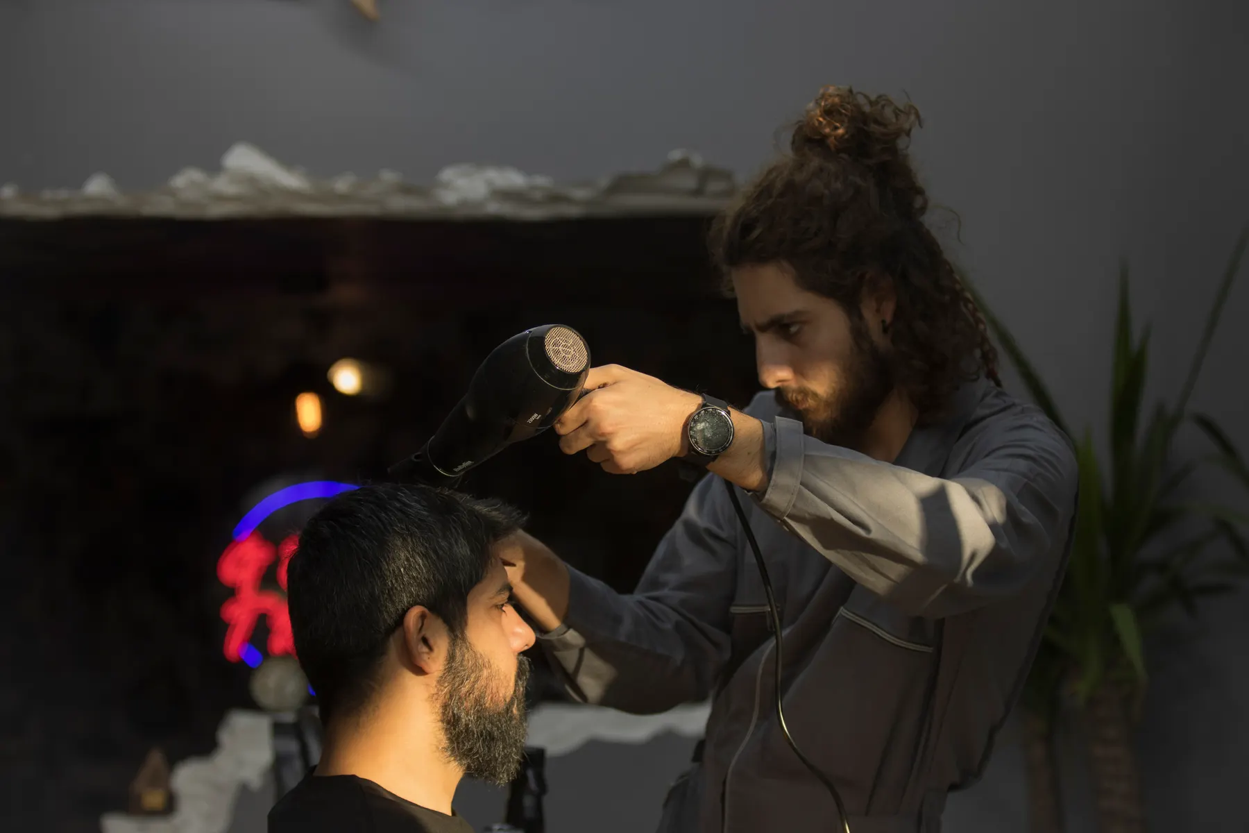 Blow dry finish with a round brush at the styling chair